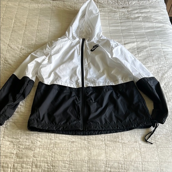Nike Women's Windbreaker - Picture 1 of 8